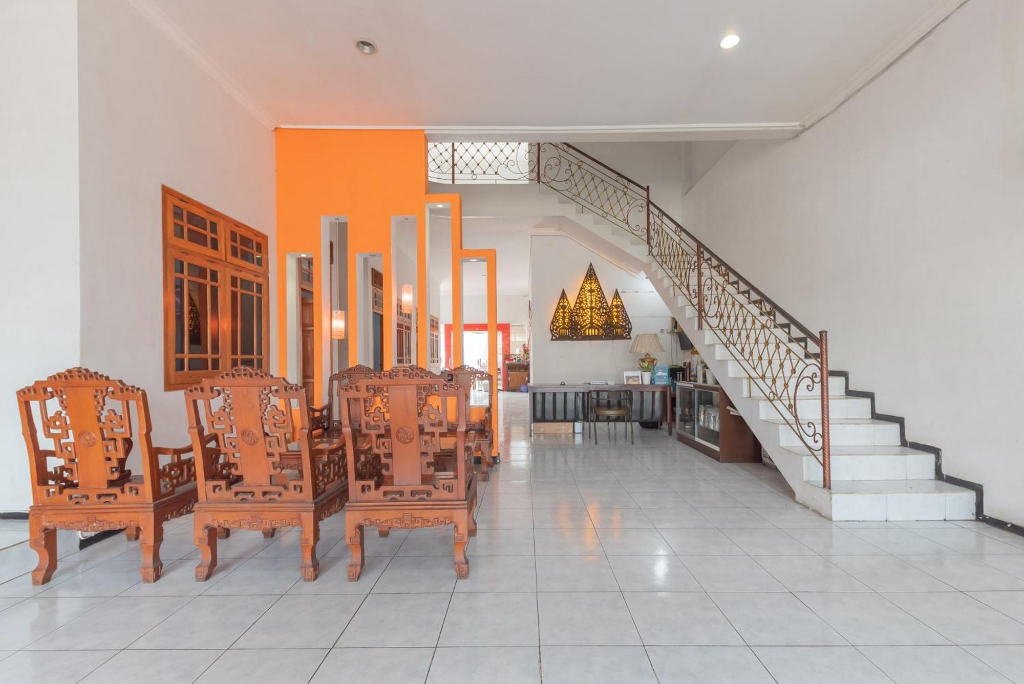 OYO 1362 Ciliwung Family Residence Malang Exterior foto